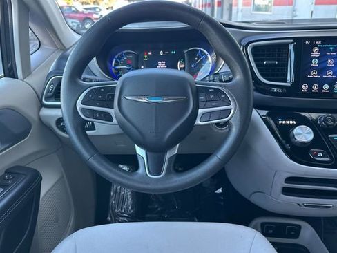 Used 2018 Chrysler Pacifica Touring Plus image 19