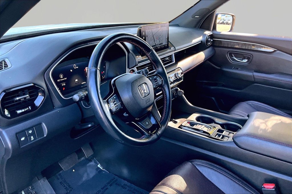 Used 2025 Honda Pilot Black Edition image 14