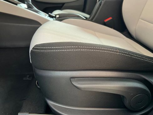 Certified 2025 Hyundai Venue SEL image 15