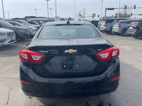 Used 2018 Chevrolet Cruze LT w/ Convenience Package image 3