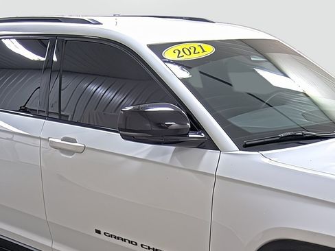 Used 2021 Jeep Grand Cherokee L Laredo AWD/4WD image 15