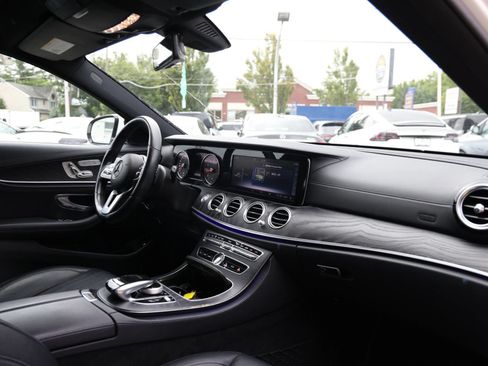 Used 2019 Mercedes-Benz E 300 4MATIC image 16