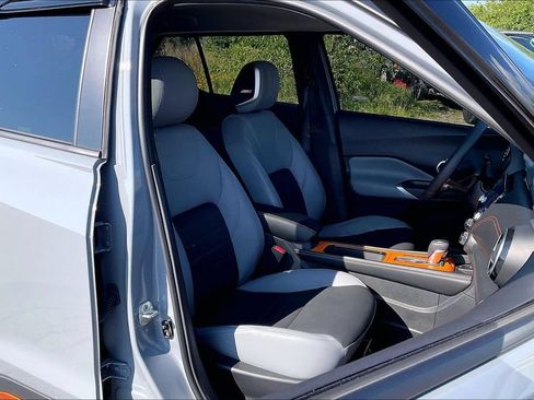 Used 2023 Nissan Kicks SR w/ SR Premium Package FWD image 7