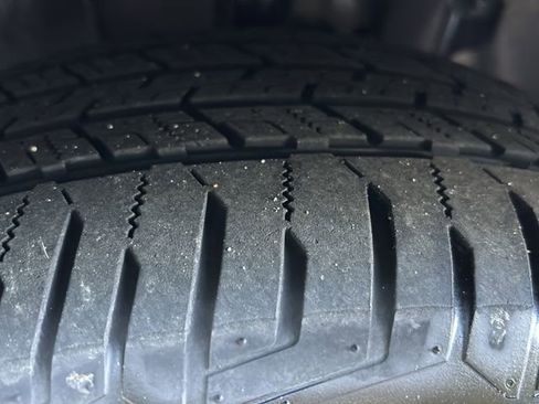 Used 2018 Ford Explorer XLT FWD image 24