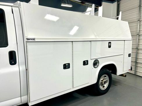 Used 2020 GMC Savana 3500 w/ Power Convenience Package image 5