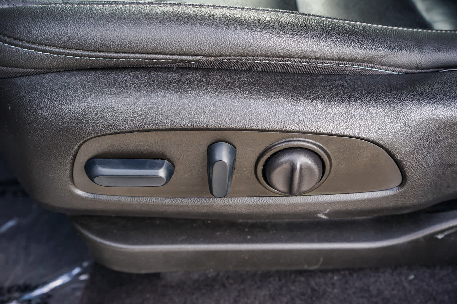 Used 2023 Chevrolet Bolt LT w/ Infotainment Package FWD image 20