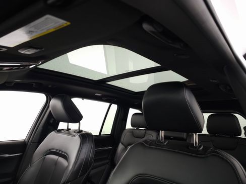 Used 2024 Jeep Grand Cherokee Limited w/ Luxury Tech Group II image 18