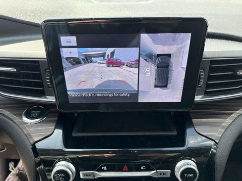 Used 2022 Ford Explorer Limited w/ Equipment Group 301A image 21