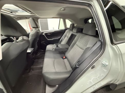 Used 2021 Toyota RAV4 XLE w/ Convenience Package AWD/4WD image 19