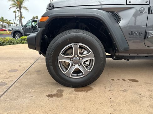 Used 2022 Jeep Wrangler Sport AWD/4WD image 18