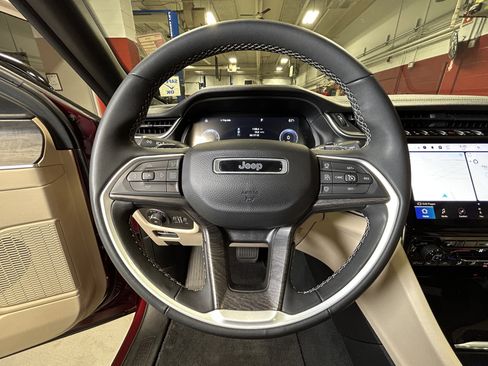 Used 2023 Jeep Grand Cherokee L Limited AWD/4WD image 32
