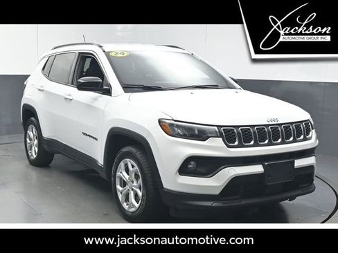 Used 2024 Jeep Compass Latitude image 1