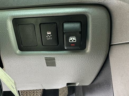 Used 2012 Toyota Tundra 4x4 CrewMax image 29