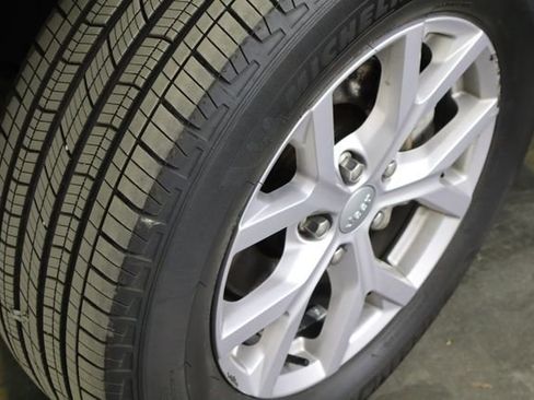 Used 2022 Jeep Grand Cherokee Limited AWD/4WD image 39