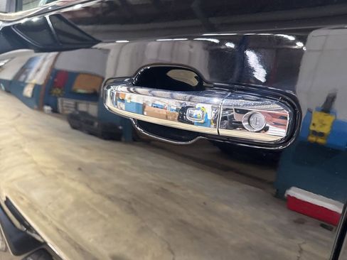 Used 2020 Chevrolet Silverado 1500 LTZ w/ LTZ Premium Package image 17