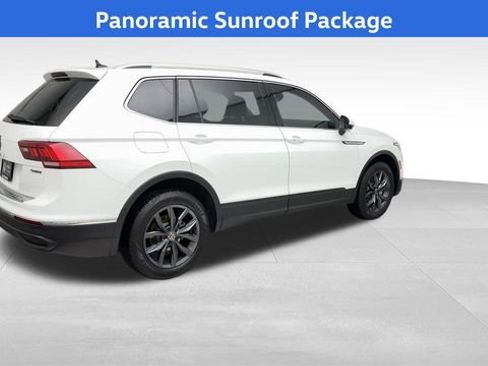 Certified 2022 Volkswagen Tiguan SE w/ Panoramic Sunroof Package image 2