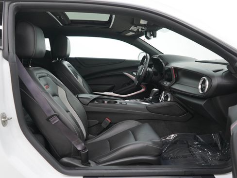 Used 2017 Chevrolet Camaro SS RWD image 11