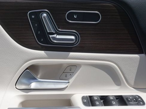 Certified 2025 Mercedes-Benz GLB 250 image 22