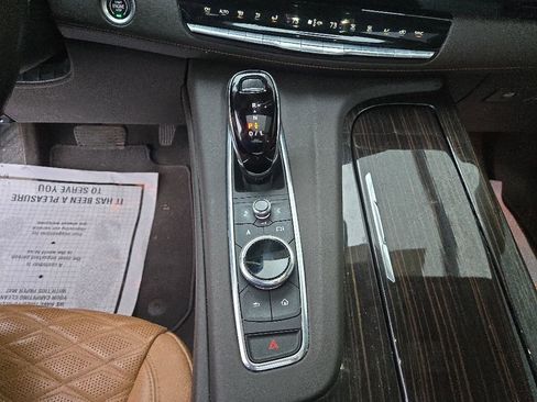 Certified 2021 Cadillac Escalade Premium Luxury AWD/4WD image 22