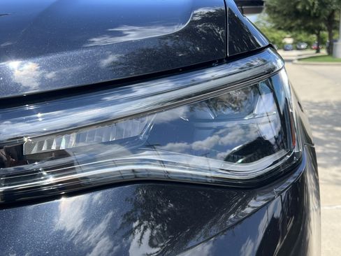 Certified 2025 Volkswagen Taos SE AWD/4WD image 5