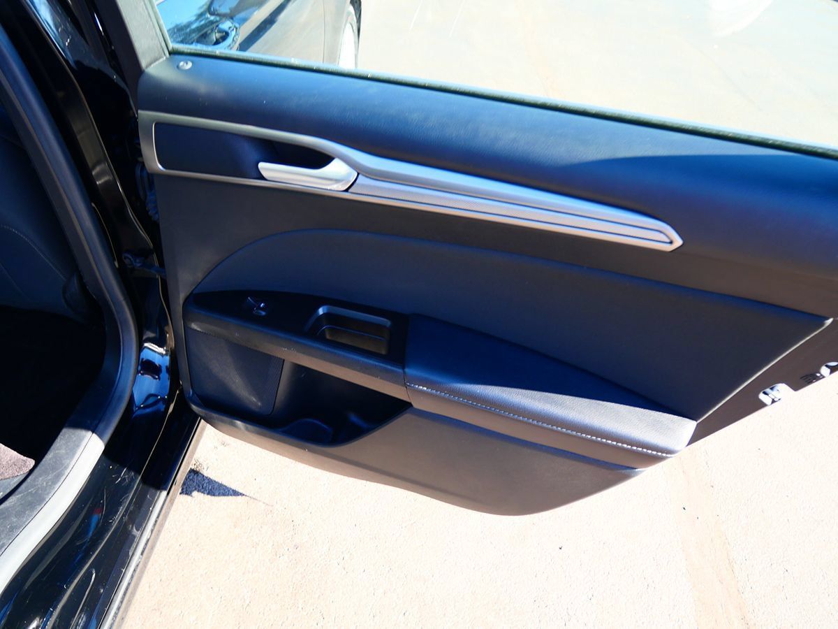 Used 2017 Ford Fusion SE FWD image 23