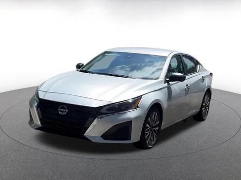 Used 2025 Nissan Altima 2.5 SV FWD image 5