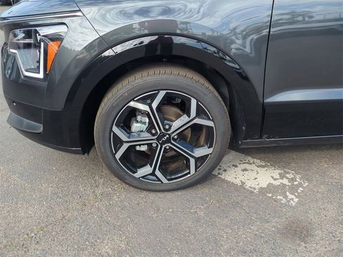 New 2025 Kia Niro SX Touring image 36