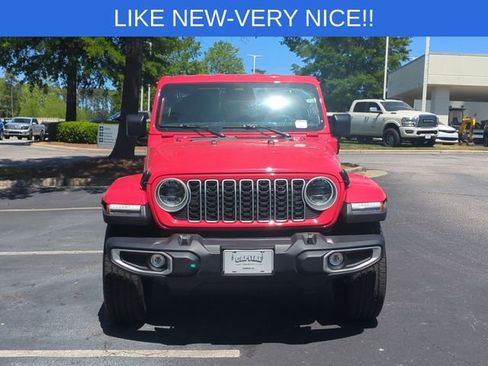 Used 2025 Jeep Wrangler Unlimited Sahara AWD/4WD image 8