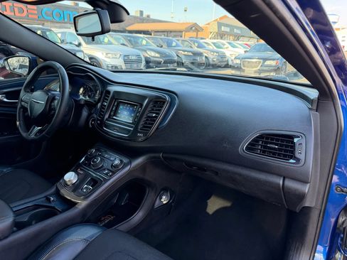 Used 2015 Chrysler 200 S FWD image 15