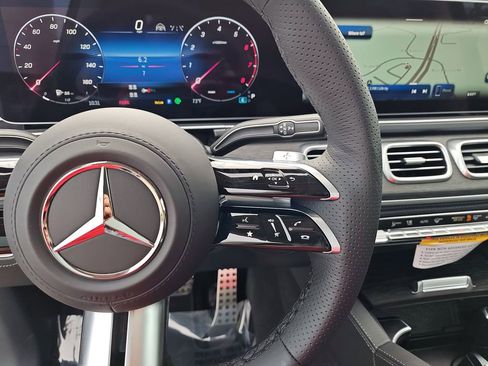 New 2026 Mercedes-Benz GLS 450 4MATIC image 21