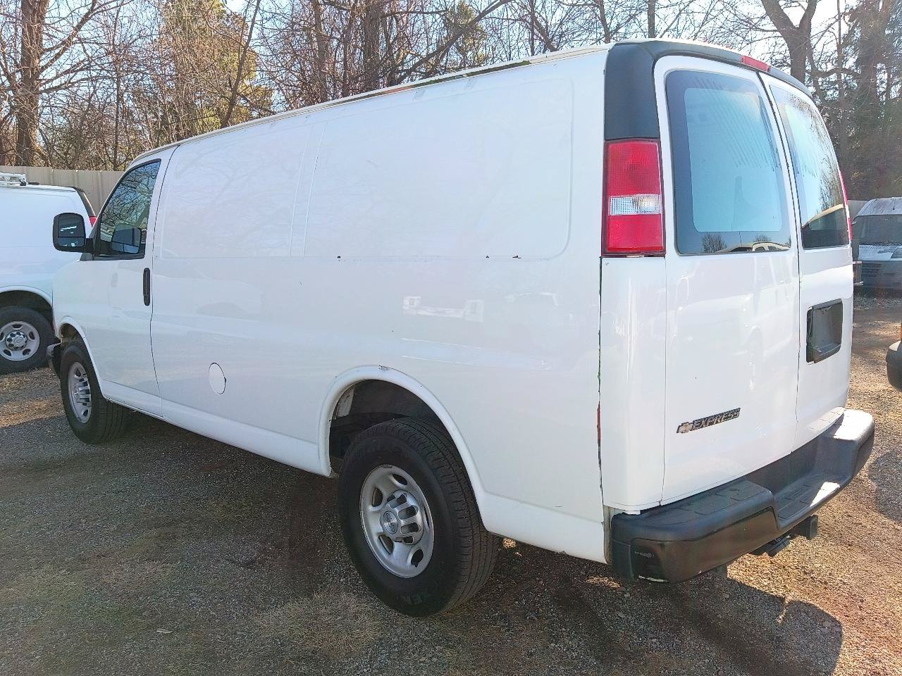 Used 2019 Chevrolet Express 2500 w/ Driver Convenience Package RWD image 7