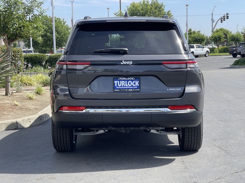 New 2026 Jeep Grand Cherokee Laredo RWD image 6