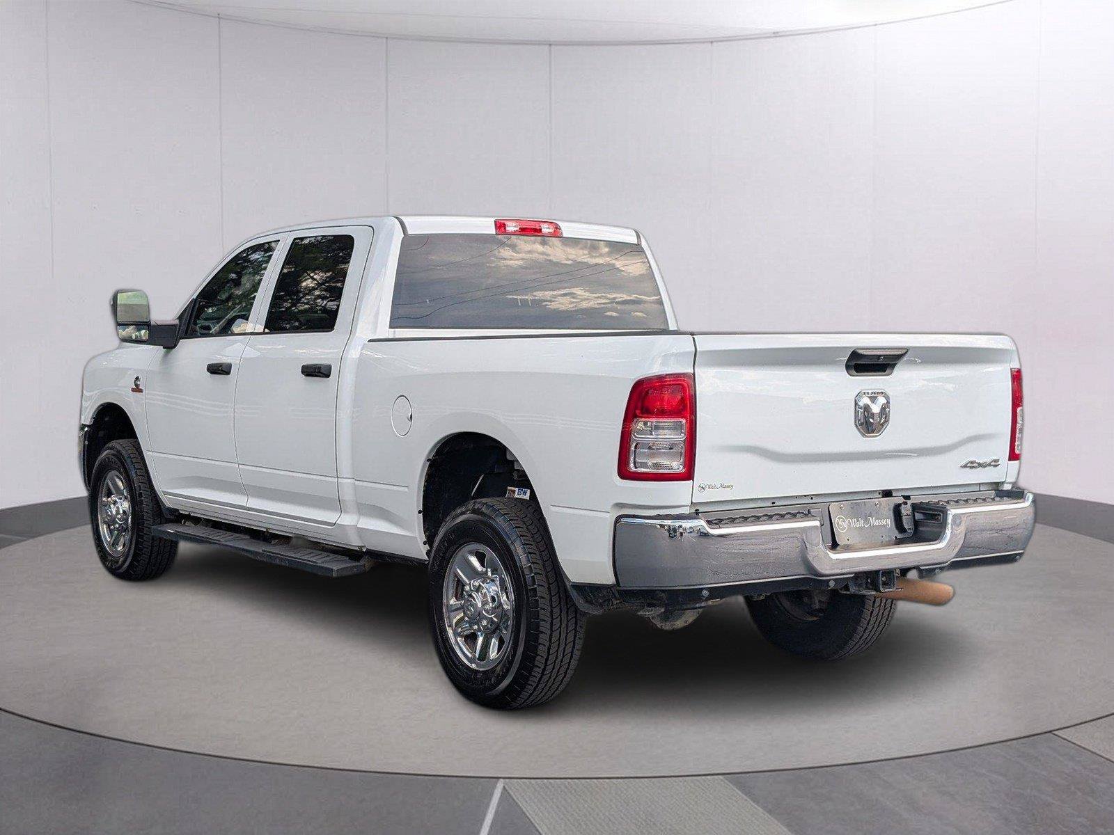 Used 2024 RAM 2500 Tradesman w/ Chrome Appearance Group AWD/4WD image 3