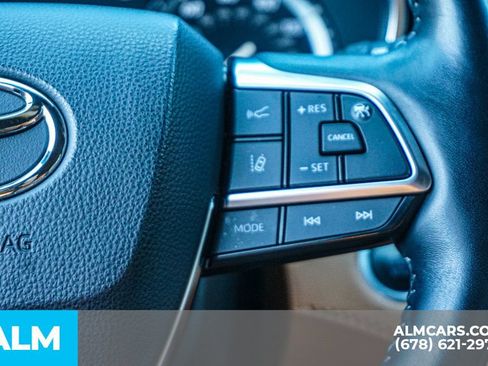 Used 2021 Toyota Highlander Platinum AWD/4WD image 32