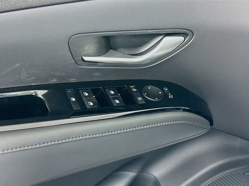Certified 2026 Hyundai Santa Cruz Limited AWD/4WD image 18