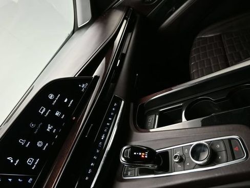 Used 2023 Cadillac Escalade ESV Sport Platinum w/ LPO, ONYX Package AWD/4WD image 22