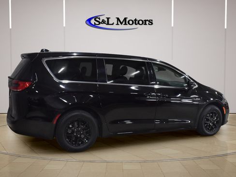 Certified 2024 Chrysler Pacifica Touring-L FWD image 5