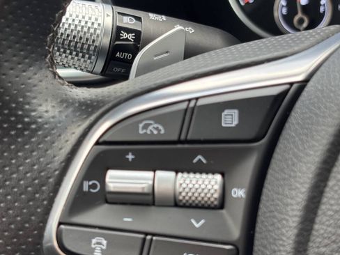 Used 2025 Genesis G70 2.5T RWD image 24