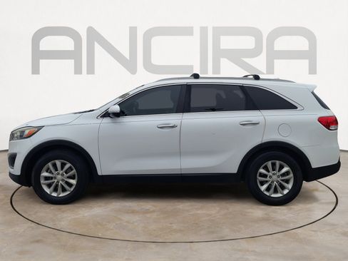 Used 2016 Kia Sorento LX w/ LX Convenience Package image 9