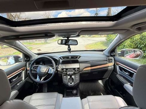 Used 2018 Honda CR-V Touring image 4
