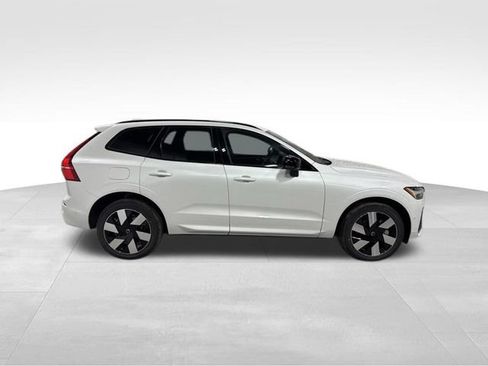 Used 2025 Volvo XC60 T8 Plus w/ Climate Package AWD/4WD image 9