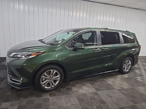 Used 2023 Toyota Sienna Platinum AWD/4WD image 6