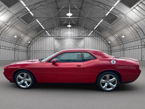 Used 2012 Dodge Challenger R/T RWD image 3