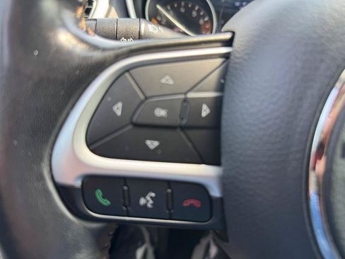 Used 2020 Jeep Compass Latitude FWD image 17
