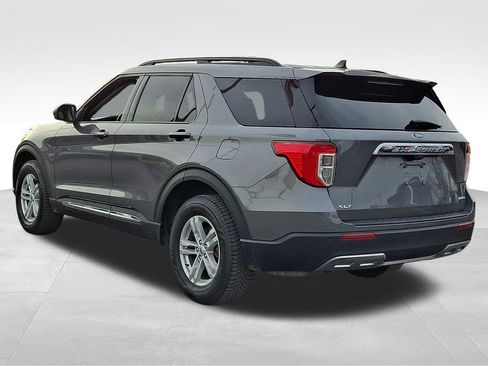 Used 2022 Ford Explorer XLT w/ Equipment Group 202A image 4