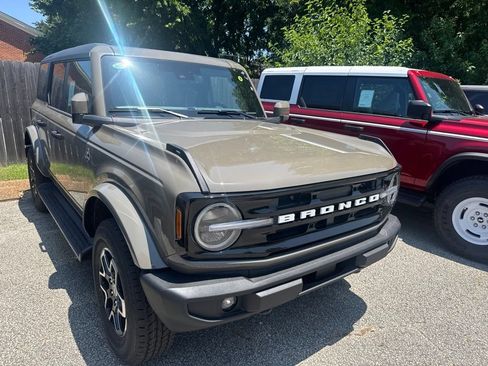 New 2026 Ford Bronco Outer Banks AWD/4WD image 1