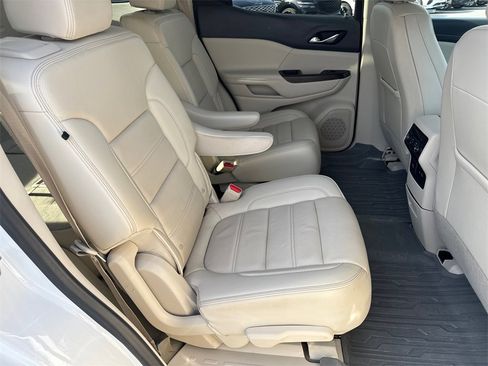 Used 2022 GMC Acadia Denali w/ Denali Technology Package image 14