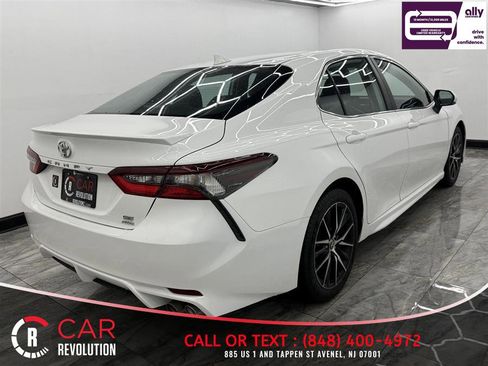 Used 2023 Toyota Camry SE image 6