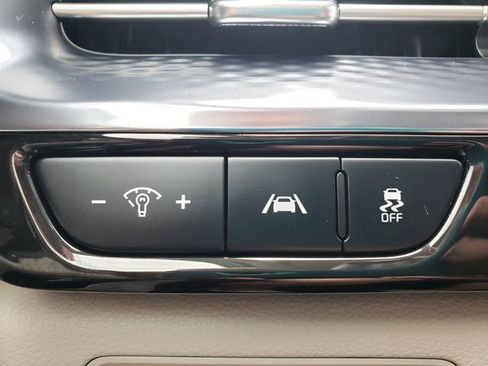 Certified 2024 Kia Carnival SX Prestige FWD image 31