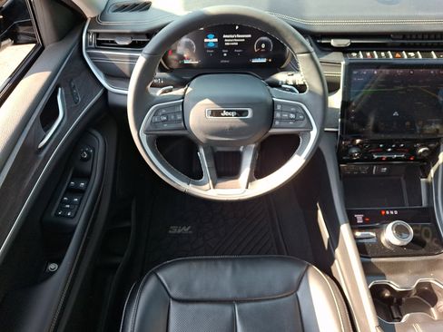 Used 2024 Jeep Grand Cherokee Limited w/ Luxury Tech Group II AWD/4WD image 12